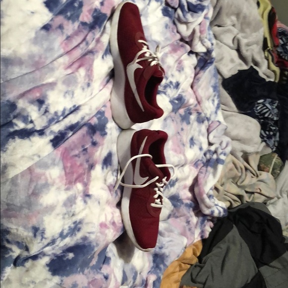 NIKE, red tenni-shoes, BRAND NEW!! - Picture 3 of 4